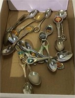 Lot of collector veneer spoons includes