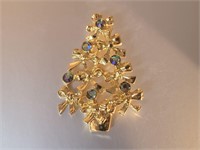 Vtg Christmas tree brooch