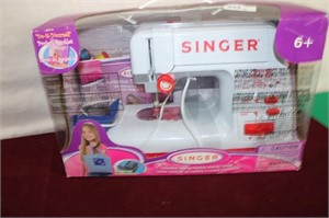 Toy Singer Sewing Machine / Boxed