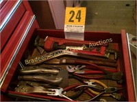 13 PC PIPE WRENCH, VICE GRIPS, CHANNEL LOCKS,