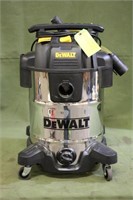 Dewalt 8 Gallon Wet/Dry Shop Vac Works per Seller