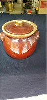 Hull bean pot approx 6 inches tall
