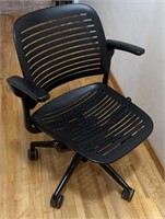 Steelcase cachet task chair with swivel base like