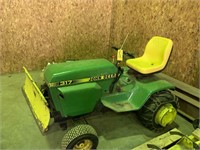 John Deere 317 Lawn Tractor