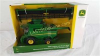 John Deere 1/32 scale Combine w/ Draper Head