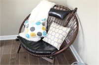 Chair w/ leather seat w/ blanket & pillows