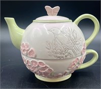 Beautiful Grasslands Road Teapot