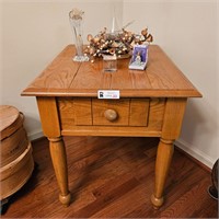 Single Drawer End Table with Knick Knacks