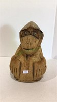 Carved coconut replicating baboon measuring 10