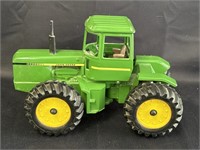 Ertl JD 8640 Tractor 4WD Single Tire