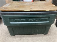 ActionPacker Rubbermaid Tub W/Wooden Seat