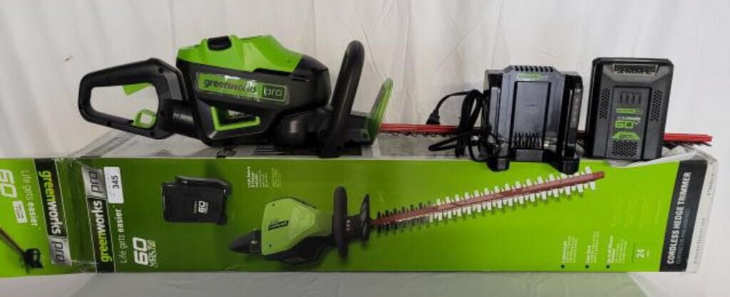 CORDLESS GREENWORX PRO 60 V HEDGE TRIMMER