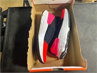 Women's Nike react, size 8, DX 2354