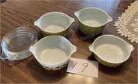 Four crazy Daisy Pyrex bowls