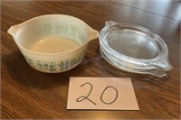 Butter print one and a half pint Pyrex bowl