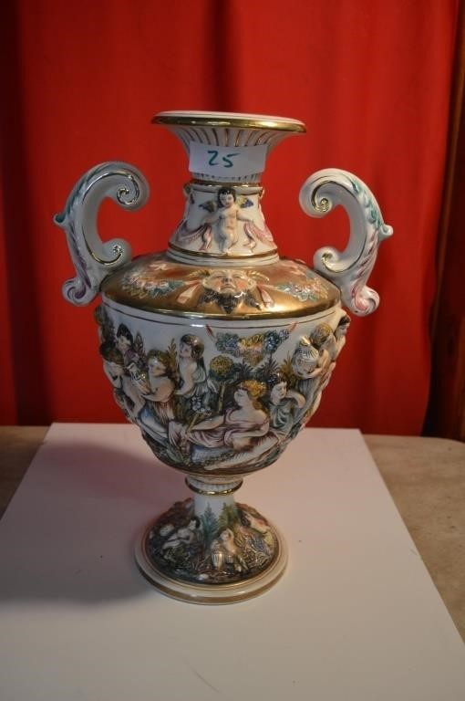 R.Capodimonte 3D Raised Vase