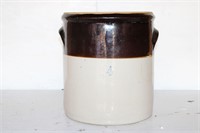 4 GALLON CROCK - NO VISIBLE CRACKS OR CHIPS