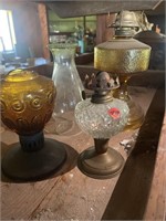 Assorted kerosene lanterns, Amber textured glass