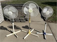 3 standing/oscillating Floor Fans