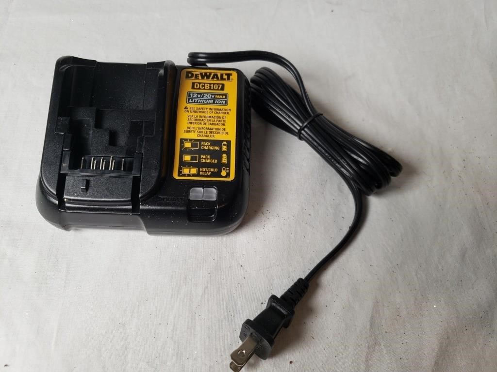 NEW DEWALT BATTERY CHARGER