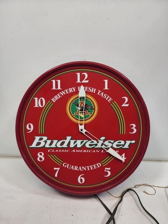 1998 Budweiser Beer Light-Up Clock