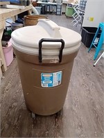 32 gallon Rubbermaid trash can