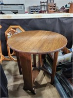Drop leaf table with swing out legs 30x30
