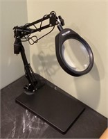 Articulated magnifying desk lamp