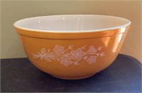 Pyrex "Butterfly Gold" mixing bowl