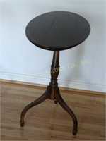 Oval 3 leg stand with inlay center 28"H  x 25" x