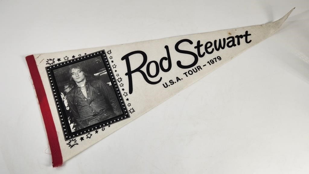 VINTAGE 1979 ROD STEWART PHOTO PENNANT