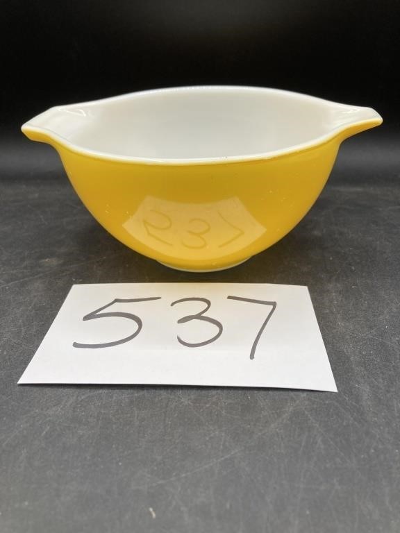 Vintage Pyrex Yellow Cinderella 441 Bowl