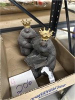 King frog bookends