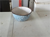 Antique b&w graniteware bail handle pot