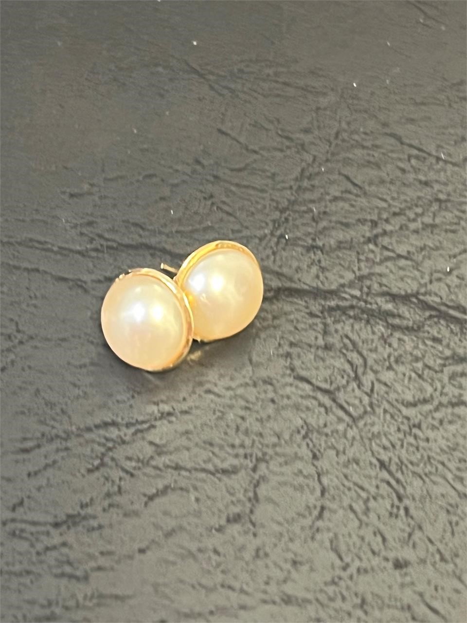 18kt pearl earrings