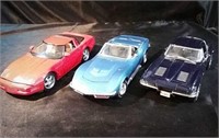 3 Corvette replicas, Red Corvette (scale 1/18 and