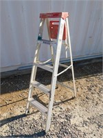 P729-  5 Foot Aluminum Ladder