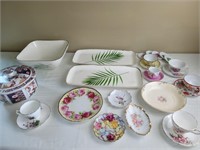 China and pottery pcs.- serving pcs., teacups