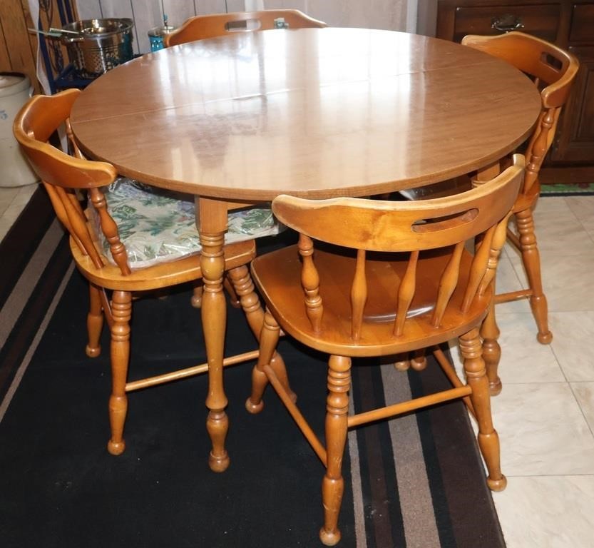 Vntg wood Round Dining Table & Chairs