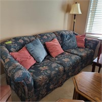 M111 Blue floral couch w cushions