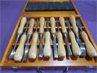 WOOD SCULPTING TOOLS WITH WOOD CASE