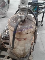 Bailcrank oil barrel w/pump