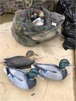 (17) Mallard Duck Decoys & Nylon Decoy Bag