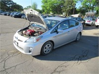 11 Toyota Prius  4DSD GY 4 cyl  Hybrid; Started