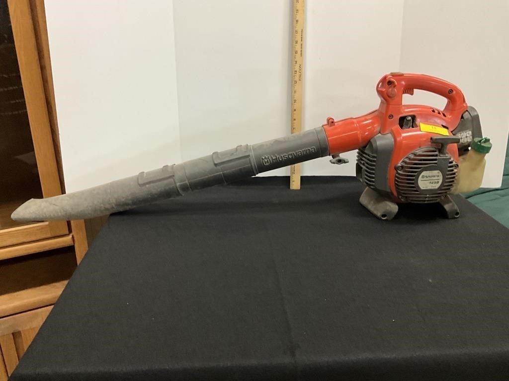 Husqvarna 125B Gas Leaf Blower