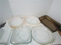 Five Pieces of Pyrex and Fire-King Glassware