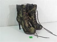 Daylene Ladies Boots, Size 8, used