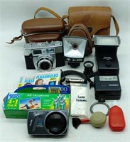 (XY) Agfa Optima Ia Camera with Leather Carry