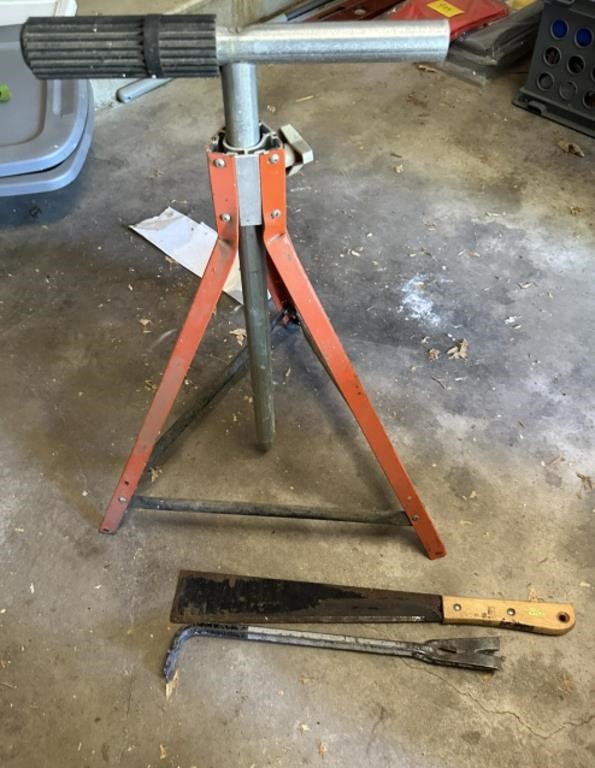 shop stand with corn knife and crowbar