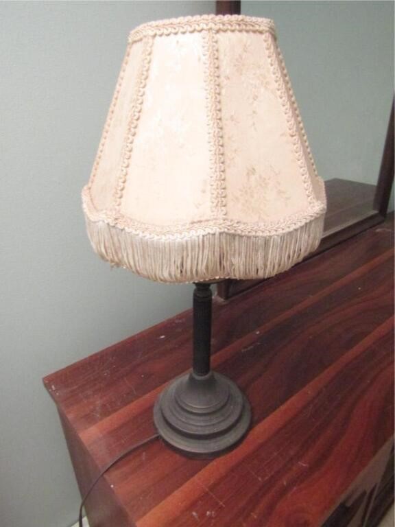 TABLE LAMP